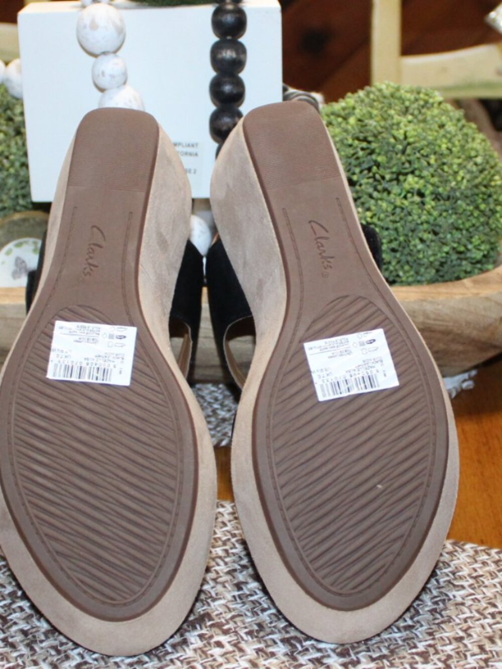 NWT Clark Hazelle Alba Quilted strap wedge sandals 9 1/2 WIDE FABULOUS!! - Picture 10 of 12